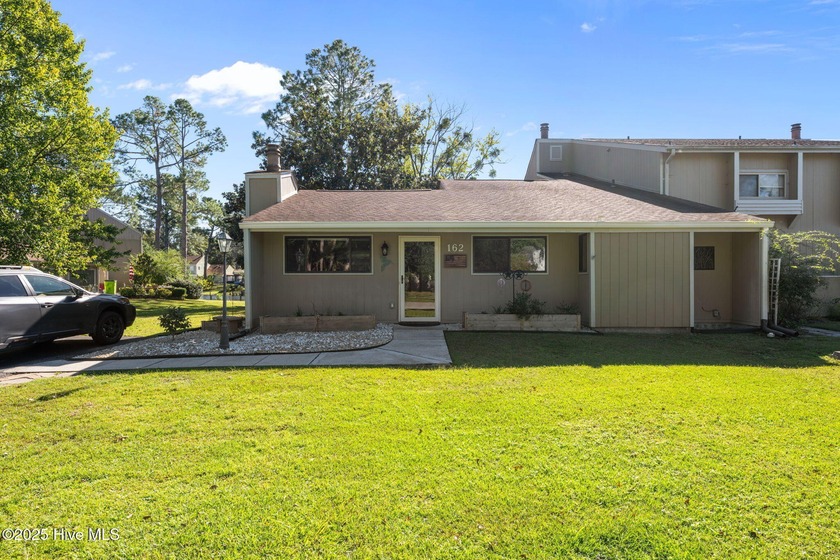 Welcome to 162 Quarterdeck Townes, a single-story townhome with - Beach Townhome/Townhouse for sale in New Bern, North Carolina on Beachhouse.com