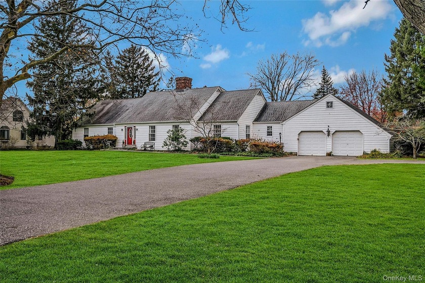 Perfectly positioned on the 17th hole of the North Fork Country - Beach Home for sale in Cutchogue, New York on Beachhouse.com