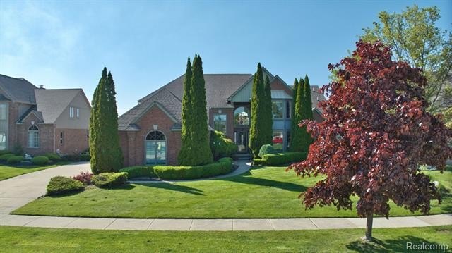 Stunning lakeview in your backyard!!! Great split level with 4 - Beach Home for sale in Shelby, Michigan on Beachhouse.com