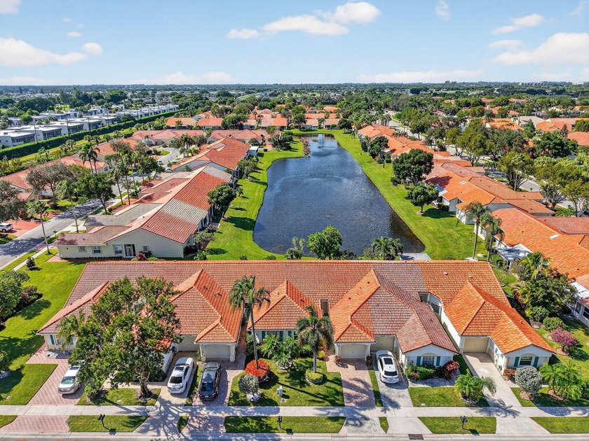 Amazing long lake views!!! Discover lakeside living in this - Beach Home for sale in Delray Beach, Florida on Beachhouse.com