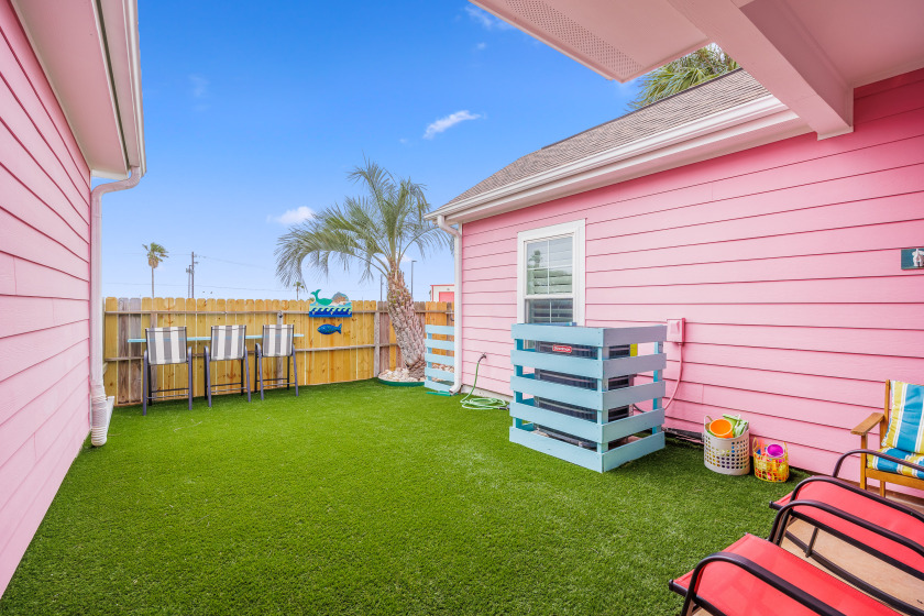 Pet-Friendly Cottage w Sparkling Pool, Allocated Parking, + - Beach Vacation Rentals in Corpus Christi, Texas on Beachhouse.com