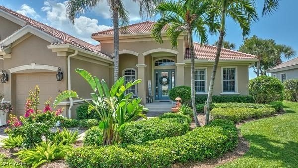 SPECTACULAR WATER VIEW and Southern exposure!! 4 Bedrooms, 3 - Beach Home for sale in Fort Myers, Florida on Beachhouse.com