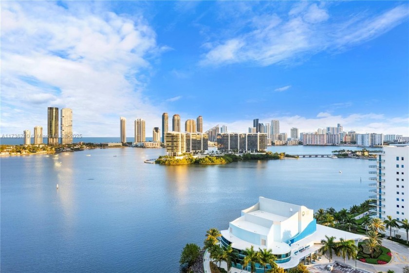 This stunning 3 bedroom, 3 bathrooms Aventura Marina 2 unit has - Beach Condo for sale in Aventura, Florida on Beachhouse.com