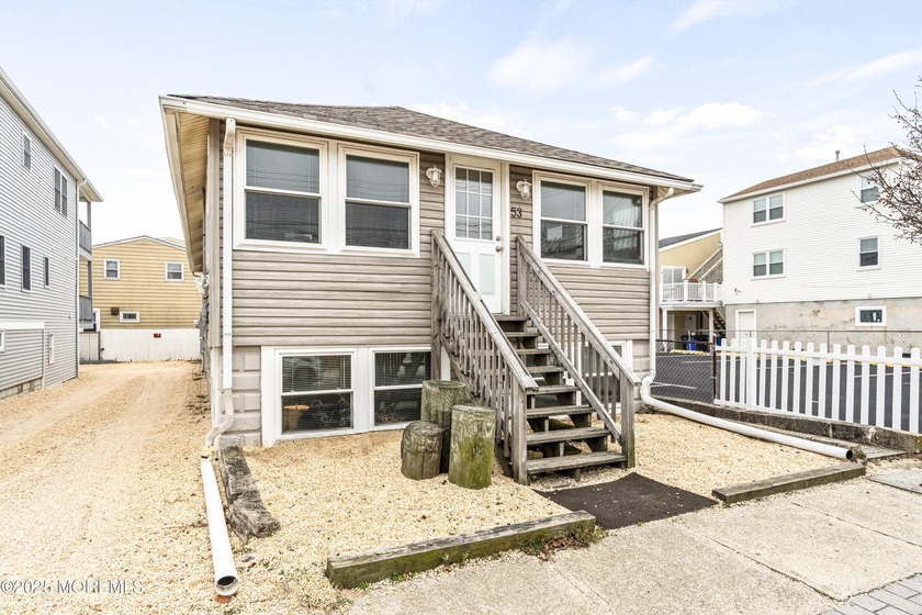 Super Clean Ocean Block 2 Family. Presently a very strong summer - Beach Home for sale in Seaside Heights, New Jersey on Beachhouse.com