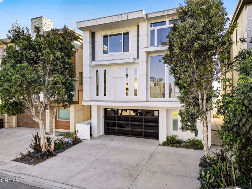 Welcome to one of Hollywood Beach's premier oceanfront - Beach Home for sale in Oxnard, California on Beachhouse.com