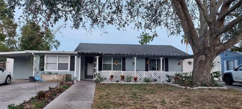 What a Gem!  No Deed restrictions and Non-Flood Zone home - Beach Home for sale in Bradenton, Florida on Beachhouse.com