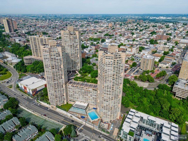 Contact Natalia to view . Welcome home to this bright & spacious - Beach Condo for sale in Guttenberg, New Jersey on Beachhouse.com