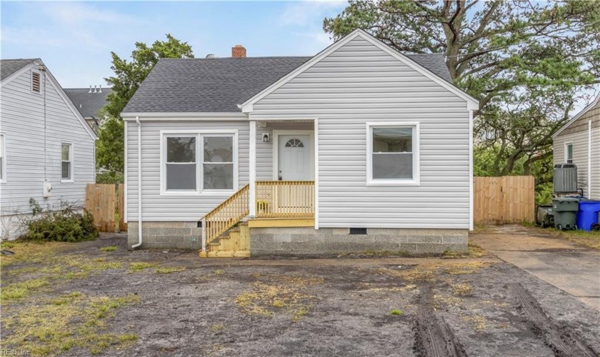 Location, location, location!!  Charming 2 bedroom home in Ocean - Beach Home for sale in Norfolk, Virginia on Beachhouse.com