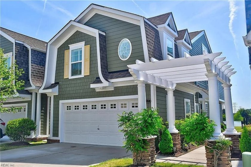 Stunning Waterfront Home in the Gables at the Riverfront! This - Beach Townhome/Townhouse for sale in Suffolk, Virginia on Beachhouse.com