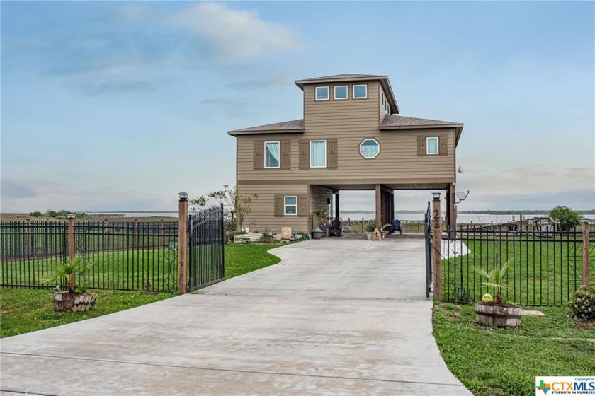 Cozy 2 Bedroom, 2 Bathroom Waterfront home with Amazing Views - Beach Home for sale in Port Lavaca, Texas on Beachhouse.com