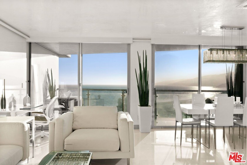 This is one of the finest residences at Ocean Towers, offering - Beach Home for sale in Santa Monica, California on Beachhouse.com