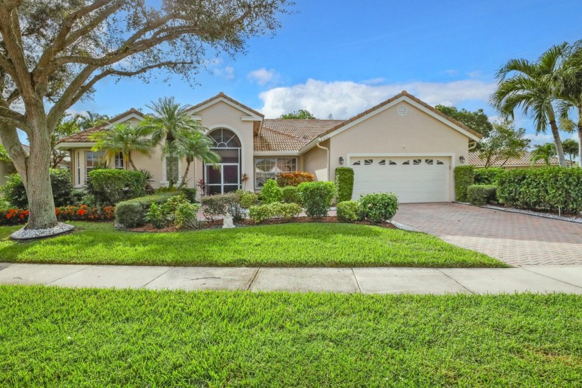 Welcome to your PERFECT HOME! Step into this light, bright and - Beach Home for sale in Boynton Beach, Florida on Beachhouse.com