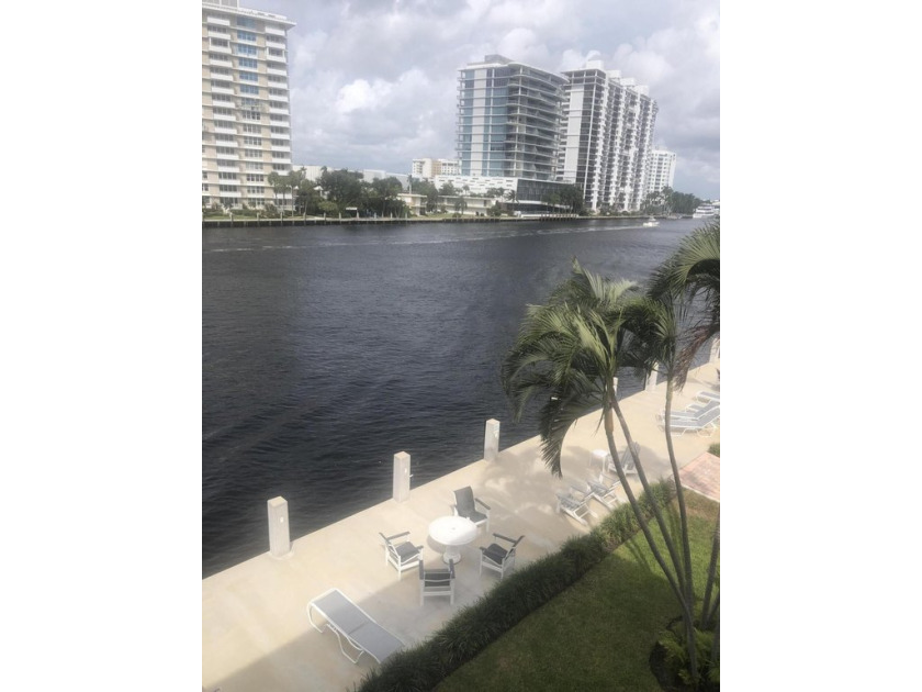 A huge and sun filled 3 Br 3 Bath triple split floorplan is - Beach Condo for sale in Fort Lauderdale, Florida on Beachhouse.com