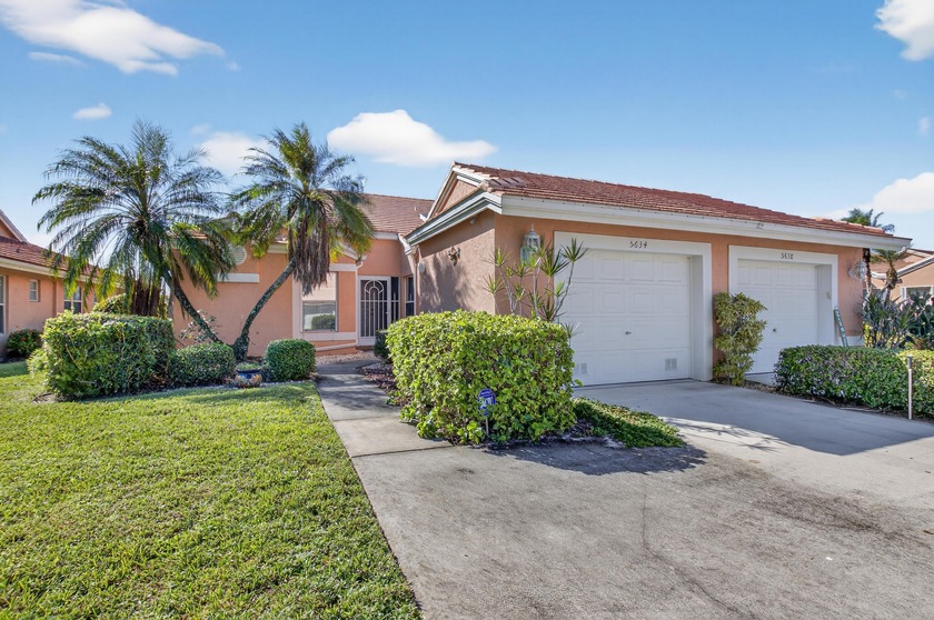LARGE 3 BEDROOM VILLA LOCATED IN THE DESIRABLE ROYAL LANDINGS - Beach Home for sale in Boynton Beach, Florida on Beachhouse.com