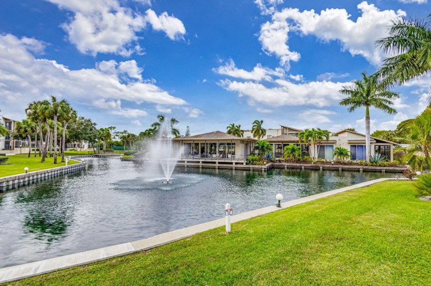 SPACIOUS ONE BEDROOM CONDO OVERLOOKING THE COURTYARD WITH ONE - Beach Condo for sale in Palm Beach Gardens, Florida on Beachhouse.com