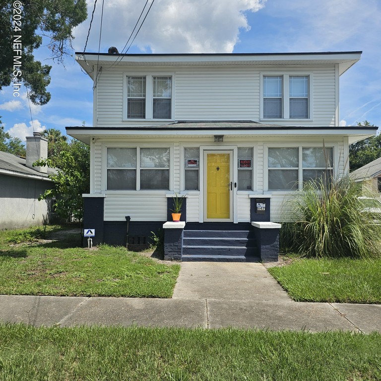 Come see this adorable 2 story home, it has a separate apartment - Beach Home for sale in Jacksonville, Florida on Beachhouse.com