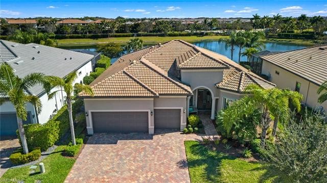 BEAUTIFUL POOL HOME WITH LAKE VIEW! Open concept Pinnacle floor - Beach Home for sale in Fort Myers, Florida on Beachhouse.com