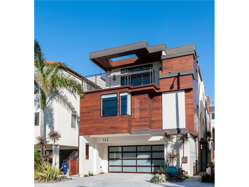 This beautiful town-home is completely detached and lives like a - Beach Townhome/Townhouse for sale in Hermosa Beach, California on Beachhouse.com