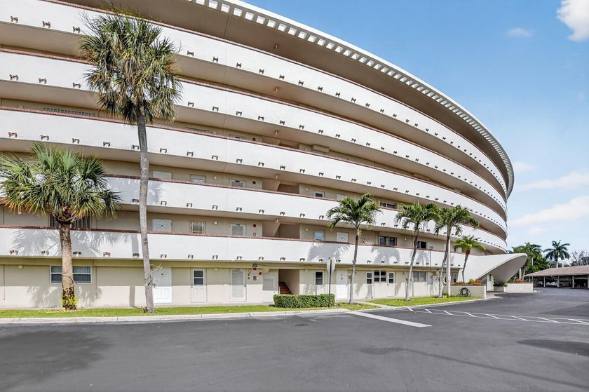 Beautifully maintained 1 bedroom waterfront condo in the heart - Beach Condo for sale in Deerfield Beach, Florida on Beachhouse.com