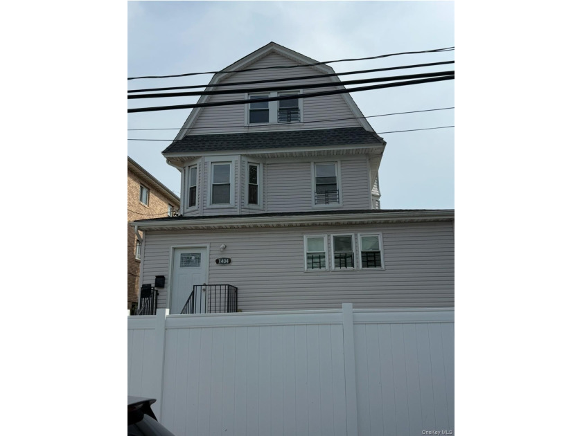 Perfect property to live in with love ones or use as an - Beach Home for sale in Far Rockaway, New York on Beachhouse.com