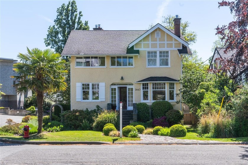 Welcome to 2663 Orchard in South Oak Bay and discover the - Beach Home for sale in Oak Bay, British Columbia on Beachhouse.com