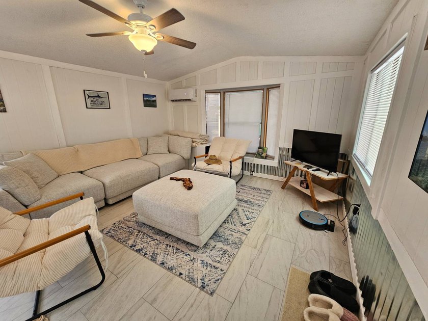Transferable FEMA Insurance! expires on 11/27/2027 Gulf Access! - Beach Home for sale in Matlacha, Florida on Beachhouse.com