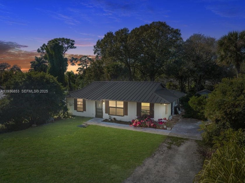 *AS-IS, BRING ALL OFFERS* Welcome Home No HOA! This inviting - Beach Home for sale in Vero Beach, Florida on Beachhouse.com