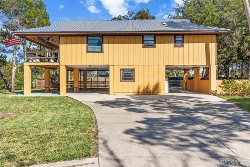 This charming 2-bedrooms, 2-bathroom stilt home offers comfort - Beach Home for sale in Crystal River, Florida on Beachhouse.com