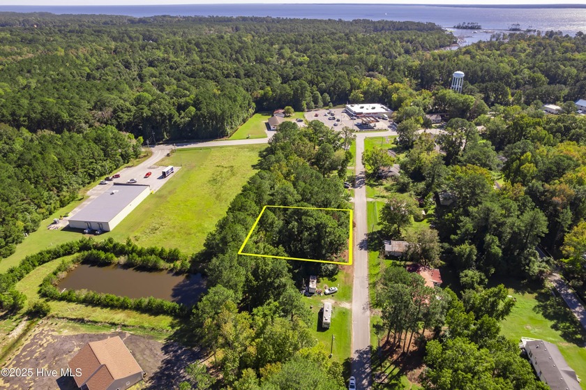 This 0.310-acre unrestricted parcel offers an exceptional - Beach Lot for sale in Oriental, North Carolina on Beachhouse.com