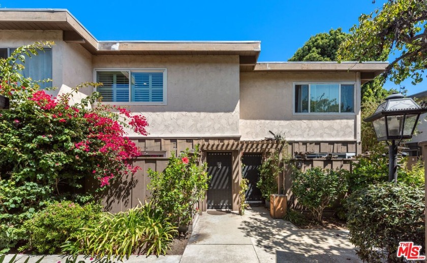 Stylishly updated townhouse in prime Westside location just 10 - Beach Townhome/Townhouse for sale in Culver City, California on Beachhouse.com