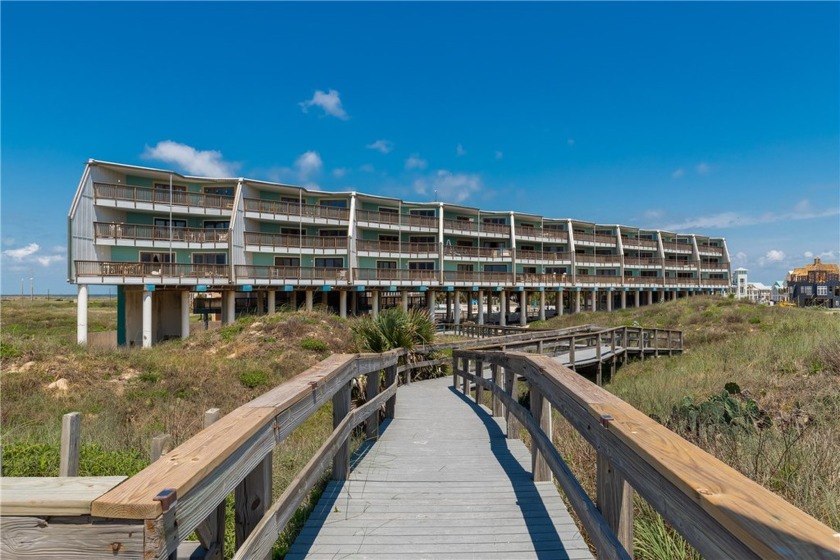 Absolute STAND OUT condo at La Mirage! Direct views of the water - Beach Condo for sale in Port Aransas, Texas on Beachhouse.com