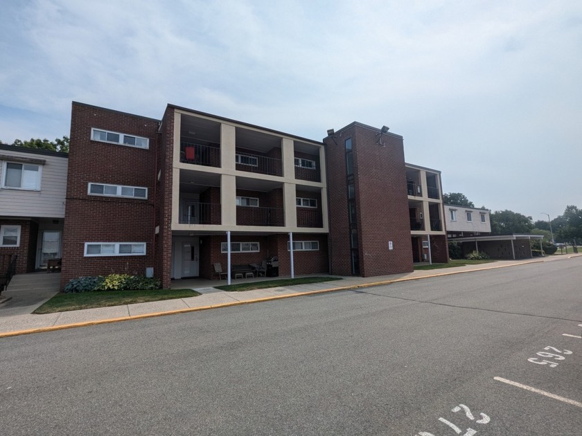 a charming one-bedroom condo just steps from West Haven beach! - Beach Condo for sale in West Haven, Connecticut on Beachhouse.com