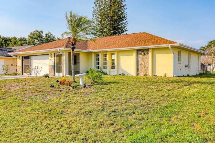 Home with a fenced yard in Rotonda West! Selling Turnkey - Beach Home for sale in Rotonda West, Florida on Beachhouse.com