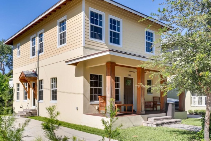 Buttercup  3bd 3ba  Sleep 7 on Quiet Street - Beach Vacation Rentals in West Palm Beach, FL on Beachhouse.com