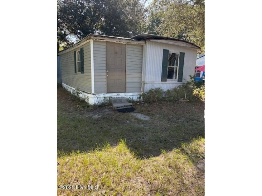 Close to Holden Beach! This cute singlewide manufactured home - Beach Home for sale in Supply, North Carolina on Beachhouse.com
