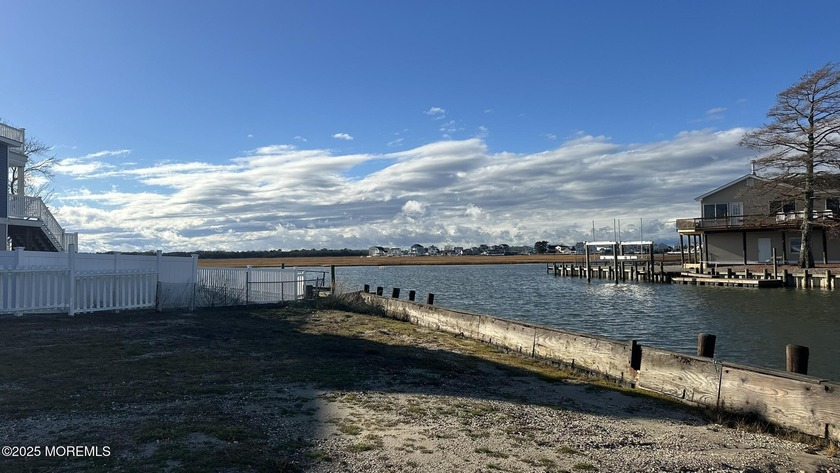 Waterfront lot located in the cul de sac. Great views, good - Beach Lot for sale in Little Egg Harbor, New Jersey on Beachhouse.com