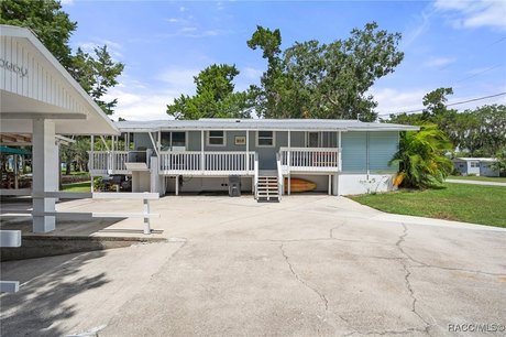 Check out this amazing waterfront home near the Gulf of Mexico - Beach Home for sale in Crystal River, Florida on Beachhouse.com