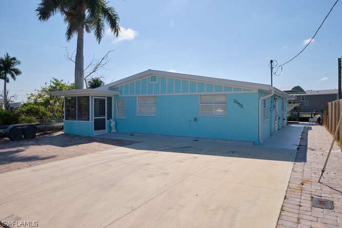 Welcome to your NEWLY RENOVATED home located in the heart of - Beach Home for sale in Matlacha, Florida on Beachhouse.com