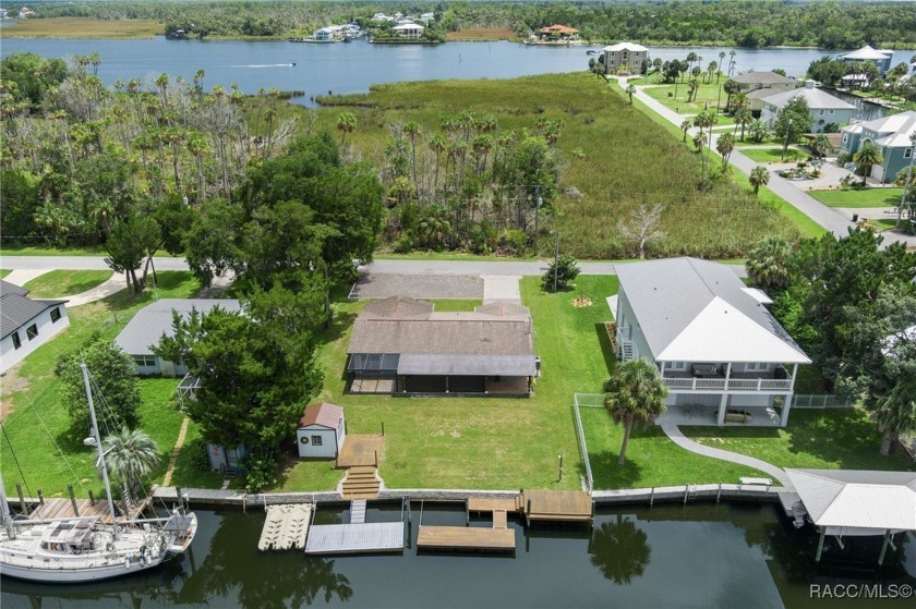 Welcome to Waterfront Living at it's best! This adorable home in - Beach Home for sale in Crystal River, Florida on Beachhouse.com