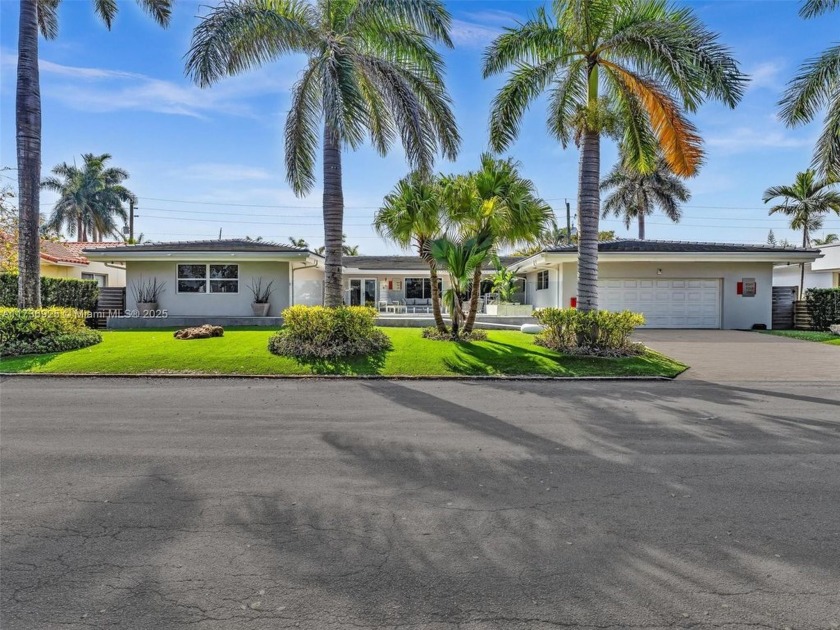Very spacious home in Hollywood Lakes (4875 square foot) with - Beach Home for sale in Hollywood, Florida on Beachhouse.com