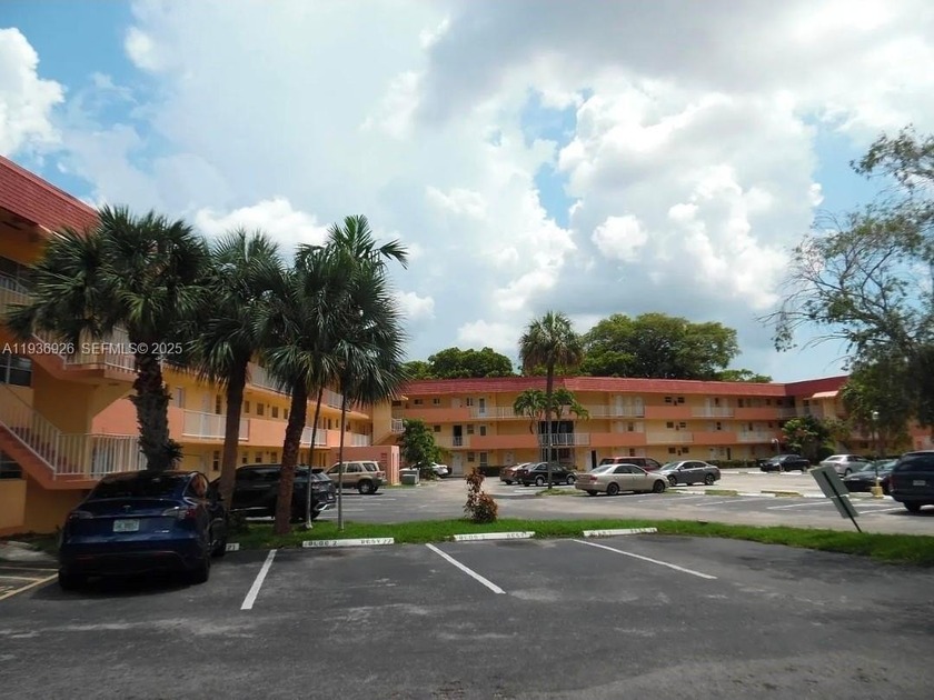 Well-priced condo in a prime location near Aventura and North - Beach Condo for sale in Miami, Florida on Beachhouse.com