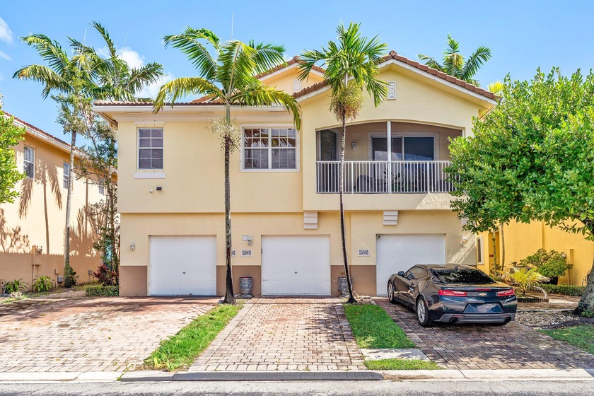 Rarely Available End-Unit Townhome in Gated Villa Rosa!Discover - Beach Townhome/Townhouse for sale in Riviera Beach, Florida on Beachhouse.com