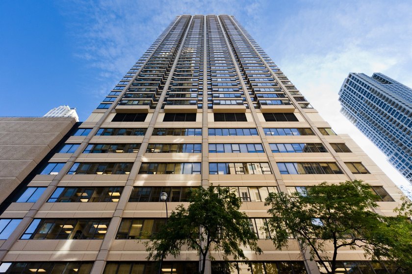 RARELY Available High Floor, SOUTH EAST Corner 2 Bedroom, 1 - Beach Condo for sale in Chicago, Illinois on Beachhouse.com
