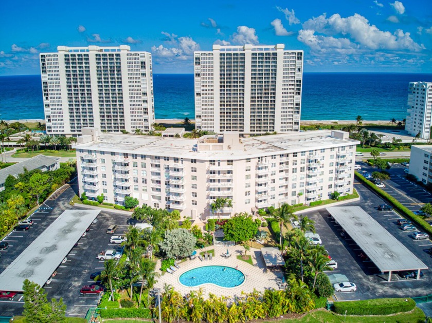 Spacious 2 bedroom/ 2 bath corner location with 1,497 square - Beach Condo for sale in Boca Raton, Florida on Beachhouse.com