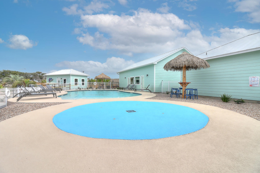 Heat Pool, In Town, Dog Park, Fishing, WIFI, Laundry Room - Beach Vacation Rentals in Port Aransas, Texas on Beachhouse.com