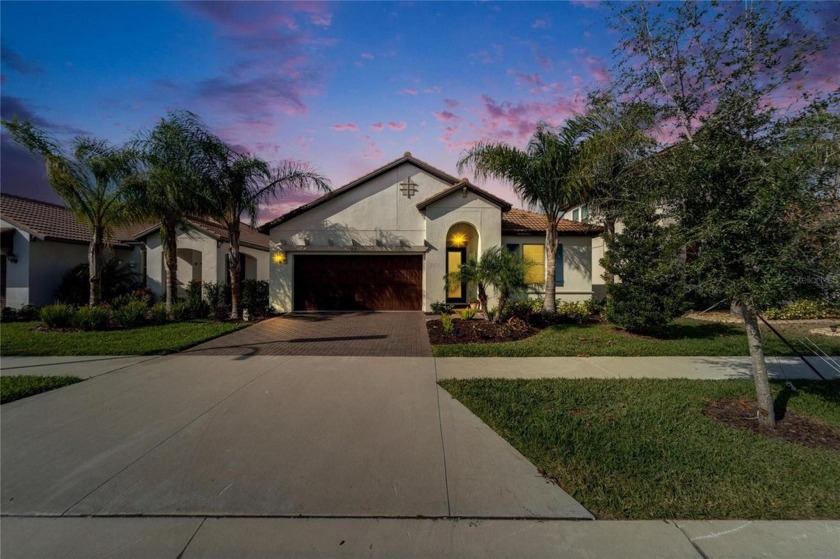 SPACIOUS SPOTLESS AND SPECTACULAR!  THIS GORGEOUS HOME LOOKS - Beach Home for sale in Wimauma, Florida on Beachhouse.com