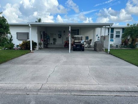 SUPER INCENTIVE, SELLER OFFERING TWO MONTHS LOT RENT, ACT NOW! - Beach Home for sale in Vero Beach, Florida on Beachhouse.com