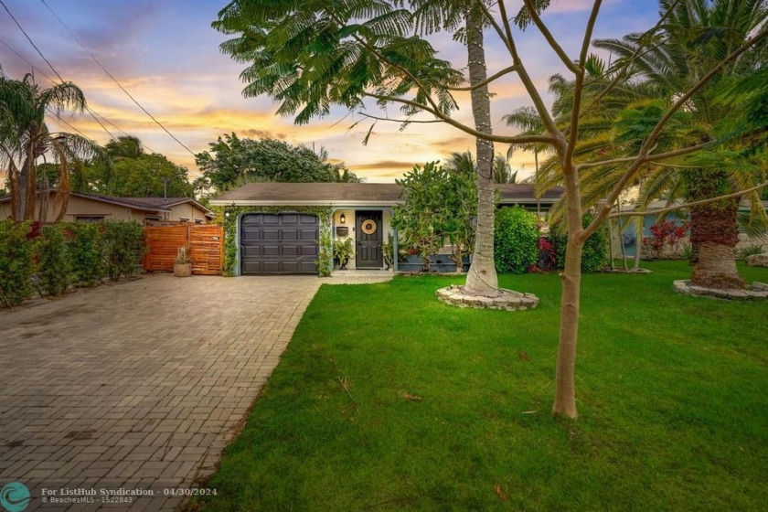 Beautiful recently-updated waterfront pool home in the very - Beach Home for sale in Oakland Park, Florida on Beachhouse.com