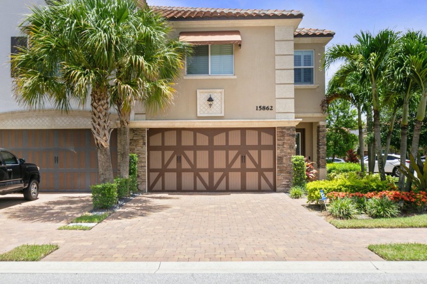 THIS IS THE ONE !! END UNIT , better than a model house , fully - Beach Townhome/Townhouse for sale in Wellington, Florida on Beachhouse.com