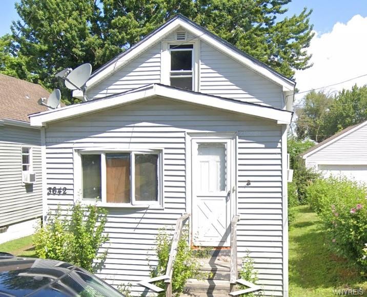 Possibilities await for the right Buyer, This 1220 sq ft., 3 Bed - Beach Home for sale in Buffalo, New York on Beachhouse.com